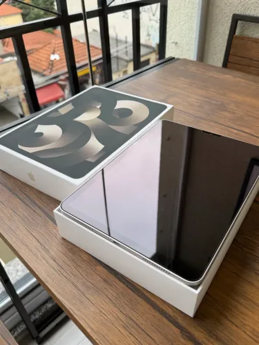 iPad Air (5 Geração) 64 GB Starlight