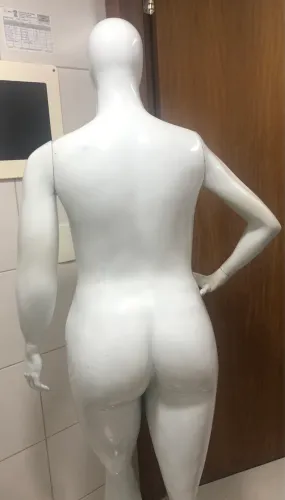 Manequim e aramado