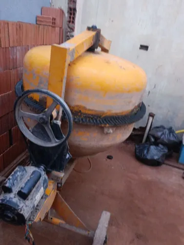 Vendo betoneira GSM de 400 litros preço de desapego 