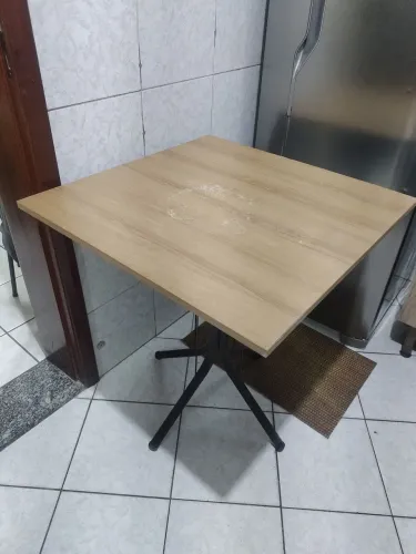 Mesa 68 X 68 R$50,00