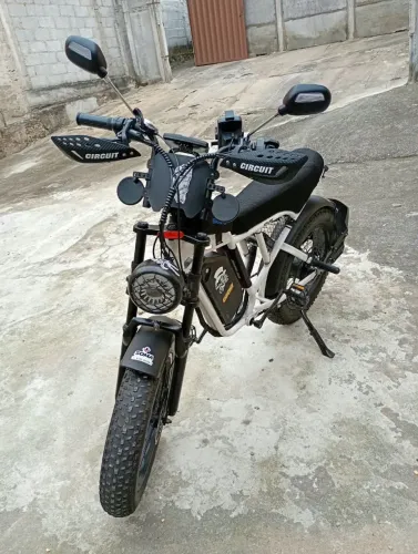 Estou vendo moto elétrica