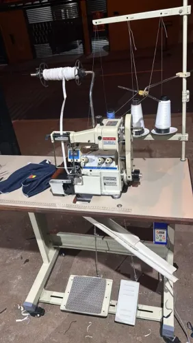Máquina Overloque Juki com Aparelho de Elástico Zero Max 