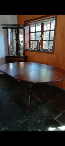 Mesa e cadeiras