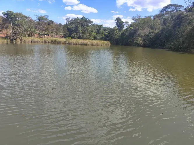 VENDO - Chácara tendo 34 mil m² com represa particular em Nerópolis