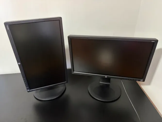 PAR DE MONITORES HP 20? LED E2011P-BN ? VGA/DVI ? BASE AJUSTÁVEL