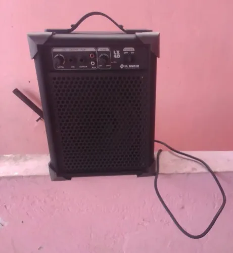 Vende-se Caixa Amplificada LX 40
