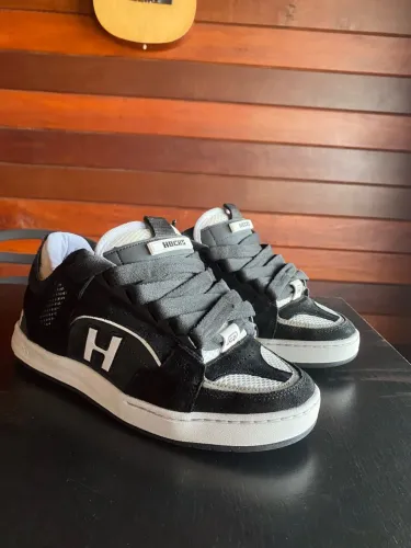 Hocks Bold