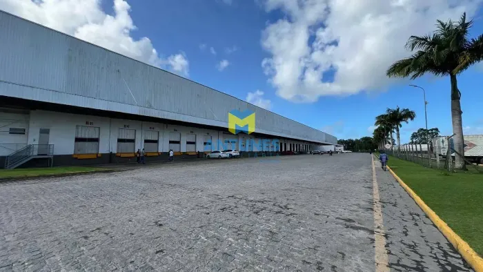 Alugue Câmara Fria em Condomínio, Galpão com 2.377m² com Porta Pallet em Ponte dos Carvalh