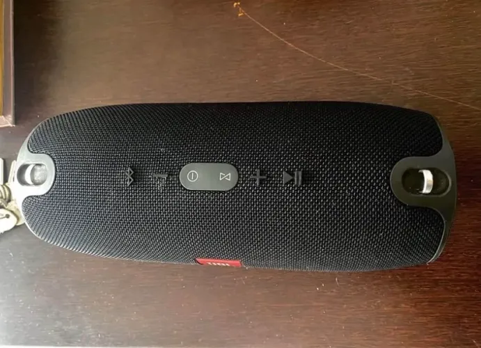 JBL xtreme, bateria em ótimo estado, carregador original JBL