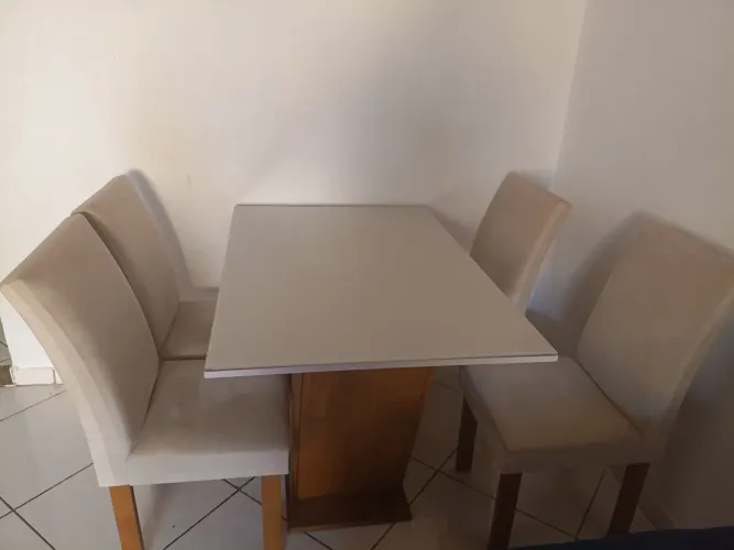 Mesa 4 cadeiras