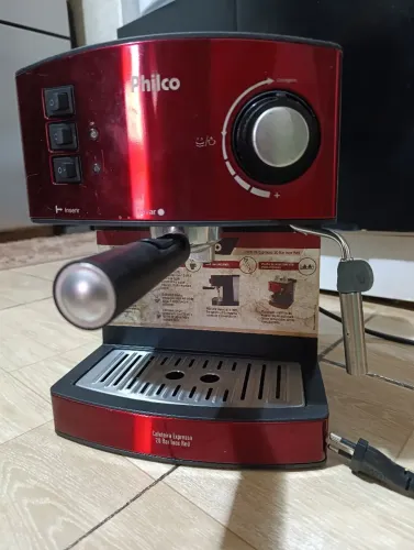 CAFETWIRA EXPRESSO PHILCO VERMELHA 20 BAR 
