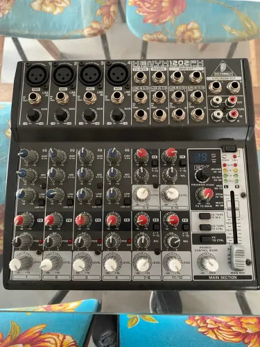 Mesa de som xenyx 1202 FX - Behringer