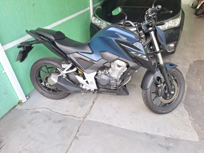 Cb 300 ABS impecavel