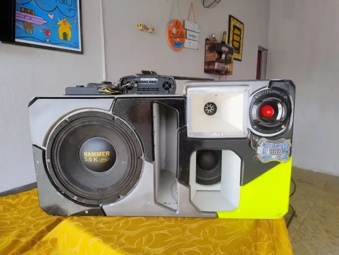 Vendo ou troco por bombox Hammer de 1500 RMS , médio , cornetão 350 , twita , módulo, hack