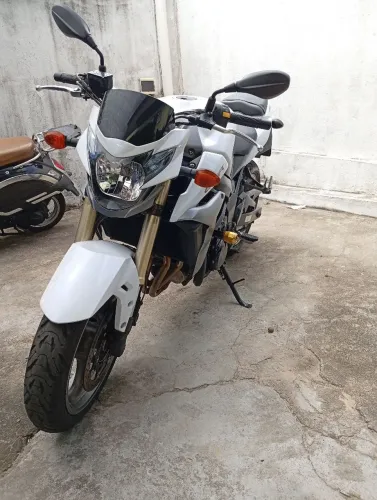 SUZUKI GSR 750c