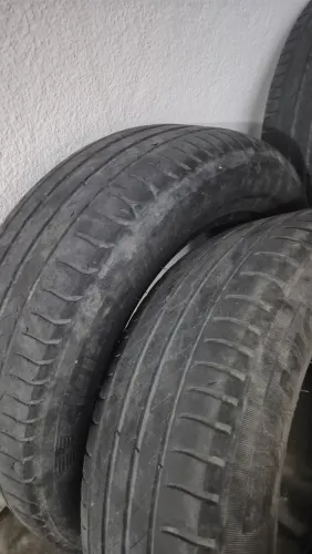 Pneu michelin.<br>185/60 aro 15.<br>3 unidades.