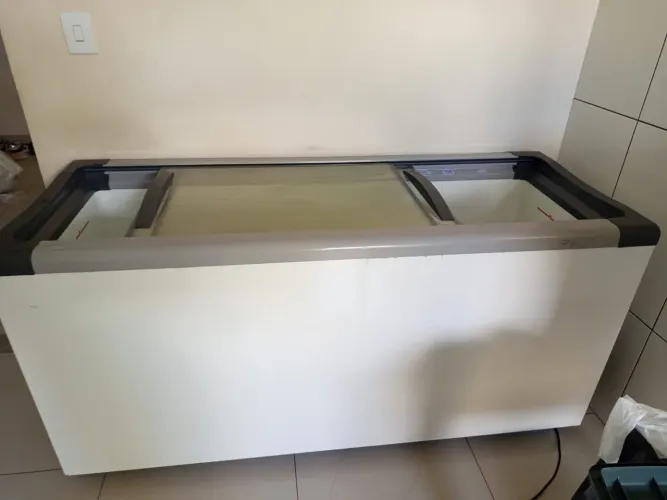 Frizer expositor 505 litros, semi novo. 