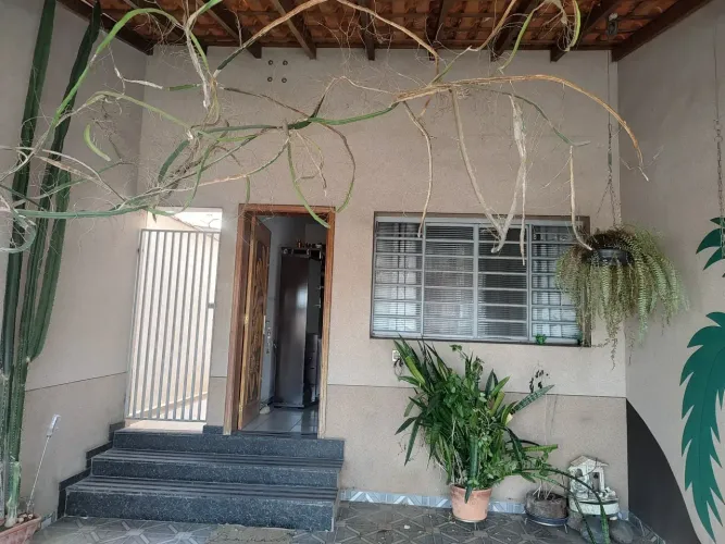 VENDO CASA NO BAIRRO VILA FLORA, LOCALIZADO NA CIDADE DE SALTO/SP, PRÓX. AO ESTÁDIO MUNICI