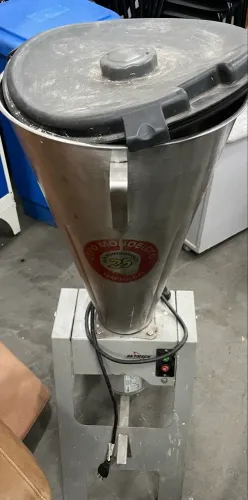 Liquidificador basculante 25L Skymsen pouco uso