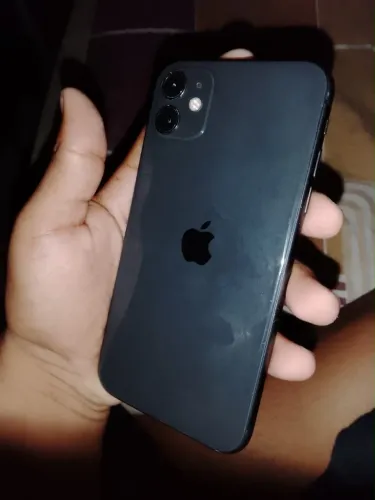 iPhone 11, 128 GB, 900 reais