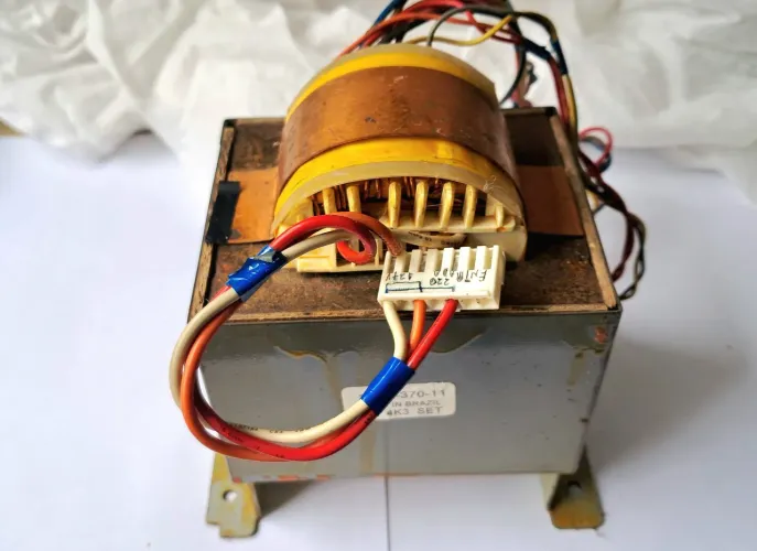 Transformador trafo bivolt 127/220v. Prim. sec. 22.7+22.7v, 53+53v, 36,9v.,15v,5v. 