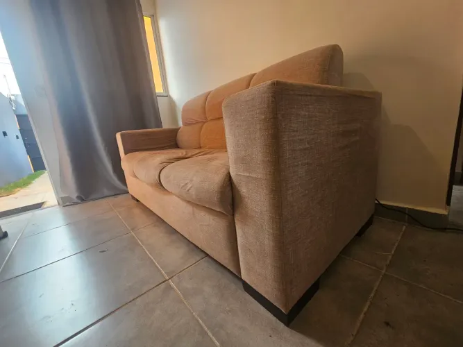 Sofá 3 lugares em linho