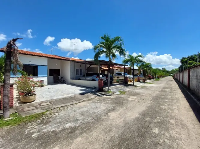 Casa plana c/ 68,50m², 02 qtos (01 ste) térreo + 01 quarto no sótão, cozinha americana pro