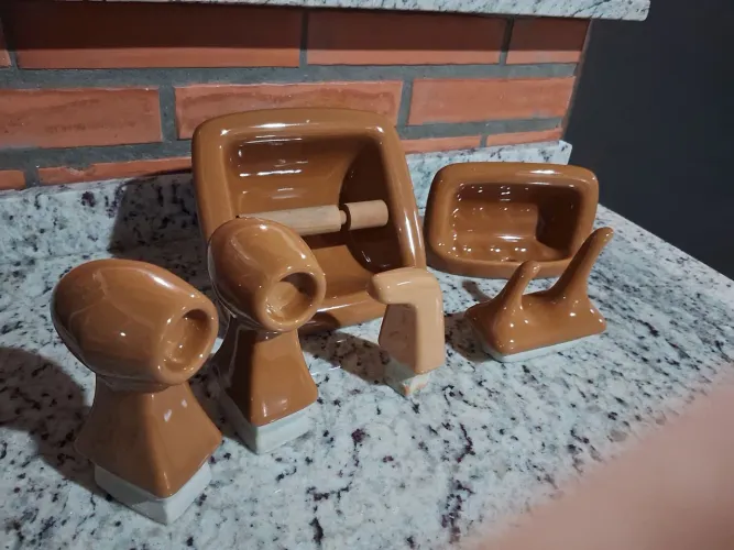 Acessórios de louça para banheiro vintage