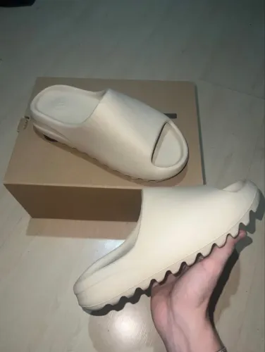 Yeezy Slide Bone