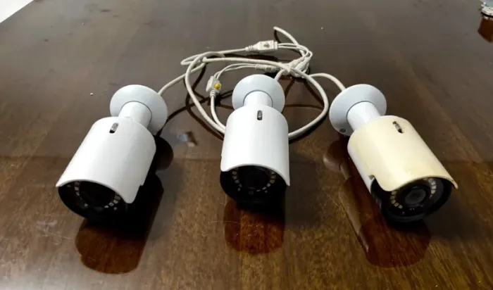 KIT com três Câmeras Bullets 3.6mm - Intelbras Funcionando
