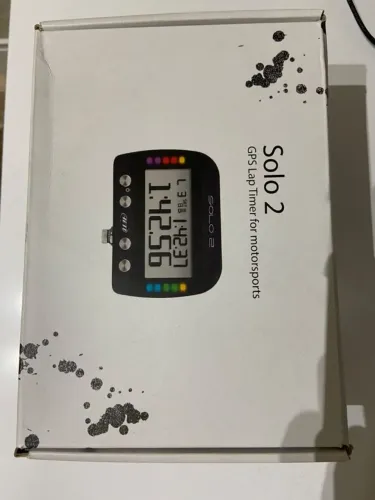 AiM Solo 2 - Cronômetro GPS (Lap Timer) + Suporte + Cabos - Completo na Caixa