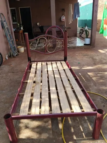 Cama de solteiro, tubular,bom estado