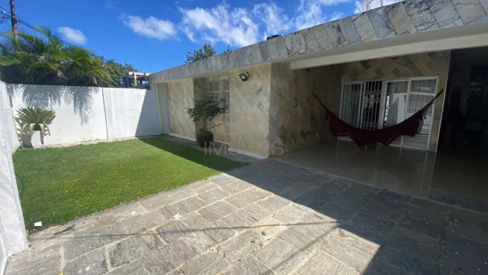 Casa para Alugar na Gruta de Lourdes com 4 Quartos, 2 Suítes e 330 m²
