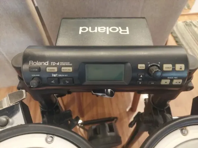 BATERIA ELETRÔNICA ROLAND DT4