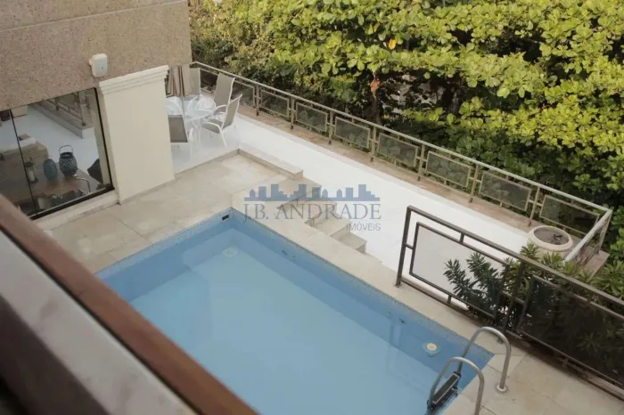 Cobertura à venda de 07 quartos com 452m2 em excelente rua do Jardim Oceânico