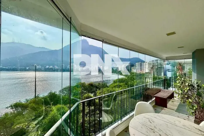 Apartamento : / Residencial / Lagoa