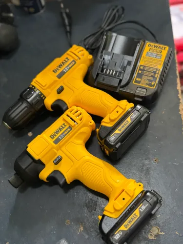 Kit Furadeira e Parafusadeira de Impacto 12V Dewalt DCD700 Parafusadeira DCF815