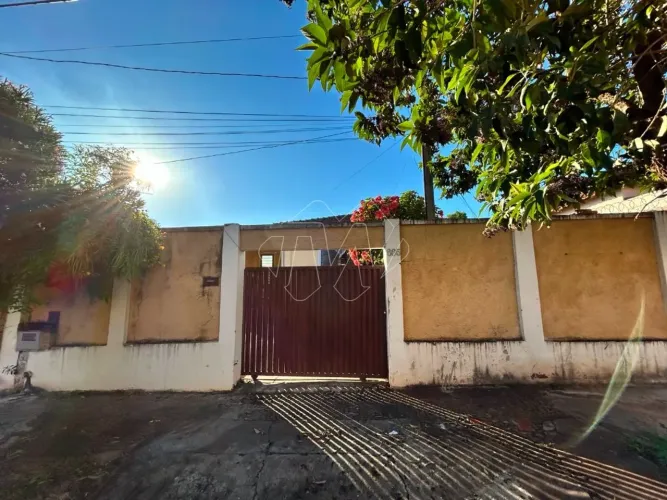 Venda de Casas / Padrão na cidade de Araraquara