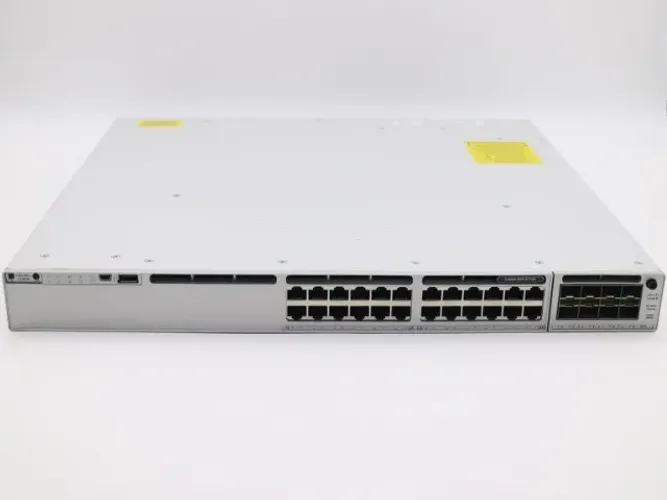Switch Cisco C9300-24p + Módulo 8x10g C9300-nm-8x