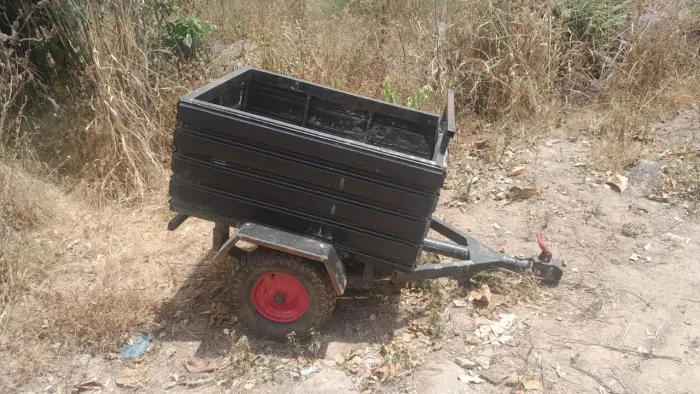 Reboque Preto já com engate 