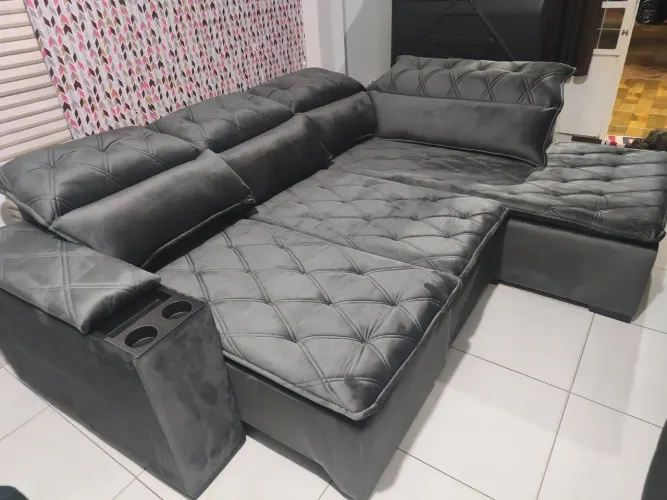 Sofá retrátil reclinável com cheise porta copos novo na promoção