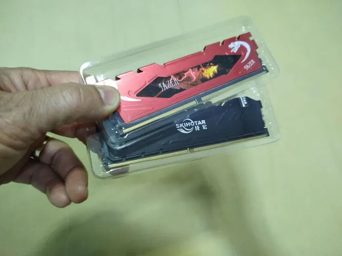 Troca ou venda , dois módulos de memória DDR4 8 GIGAS - APENAS RETIRADA EM MAOS EM Ron