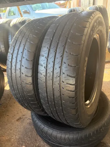 Par de pneus 185/70/14 Goodyear meia vida 