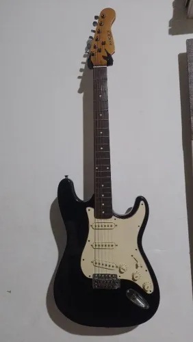 Vende-se guitarra