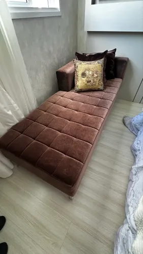 Divã recamier alto padrão em veludo e inox