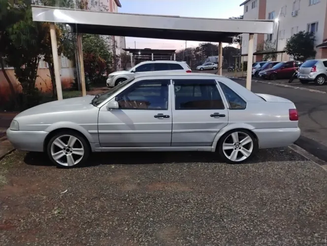 Volkswagen Santana 1.8 MI (álcool) 2002