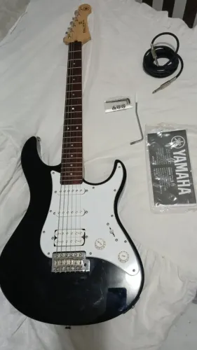 Guitarra Yamaha pac 012