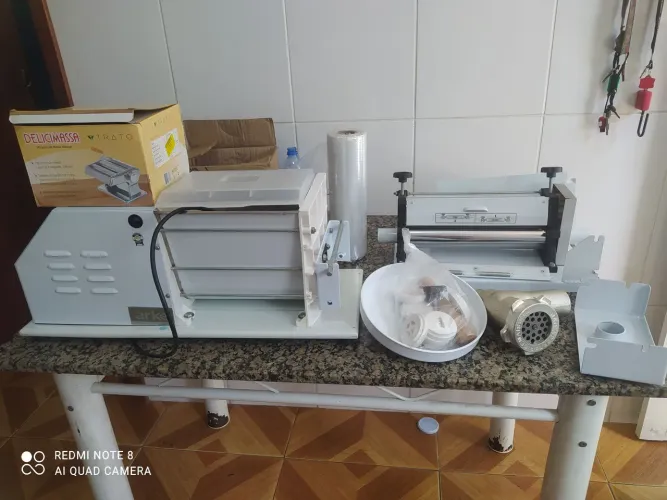 Kit de massa completo ! Com moedor de carne e máquina de fazer macarrão