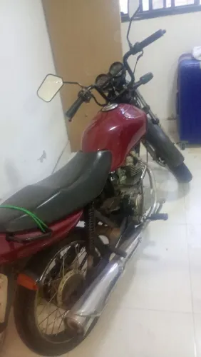 Moto conservada, porém tem detalhes à serem feitos!