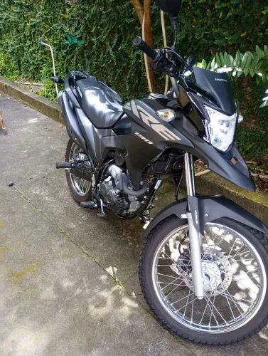 Moto honda XRE boa so andar tel *